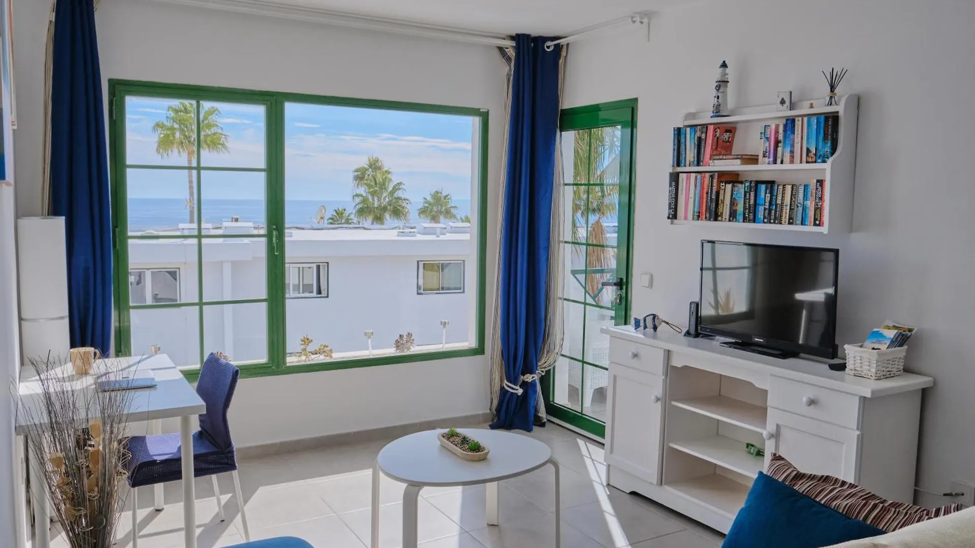 Top Floor Ocean Views Lanzamar - Renovated Gem With A Sunny, Private Terrace & Elevator & Pool - Puerto Del Carmen Lägenhet